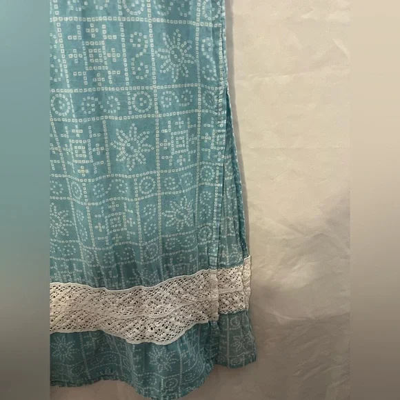 Elegant Blue and White Long Sleeve Dress - Picture 6 of 12